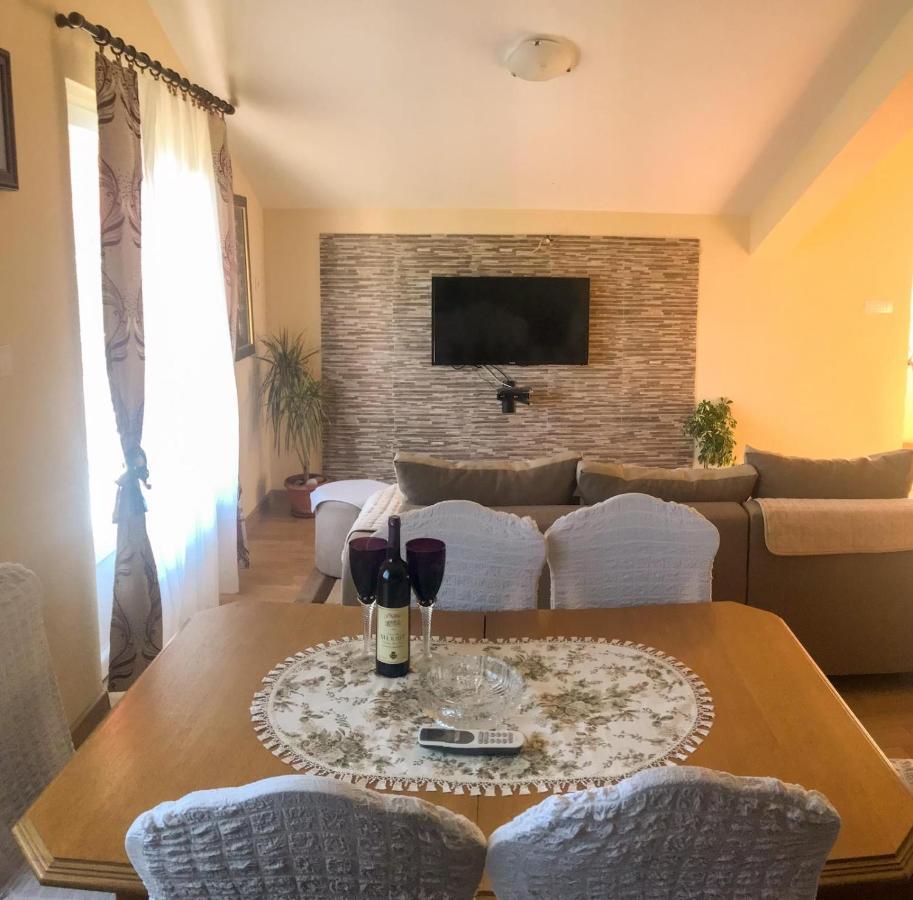 Jovana -- Porodicni Apartmani Igalo Herceg Novi Exterior foto